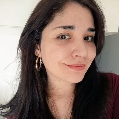 De Boca |
La profe de inglés de Twitter y de @luupstein 💚