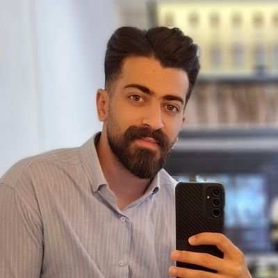 Miilad_miir's profile picture. مرا عاشق زادند                                                                 

پیش از آن که معشوق در رگ هایم جاری شود