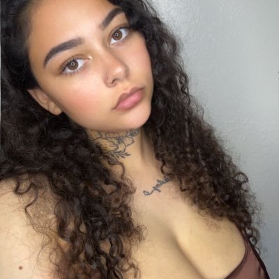 caramelgocrazy's profile picture. redbone goddess ✨ content idea? - dm me 💗  MN 📍