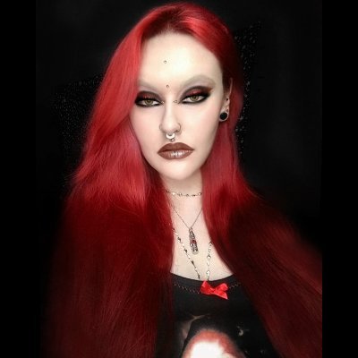 26. graphic designer & artist. horror enthusiast.
☉♊︎ ☾♌︎ ⇡♌︎