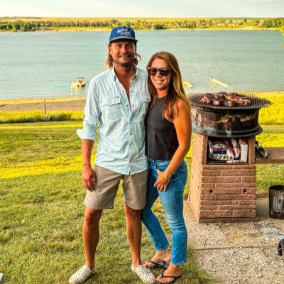 Grazing’s my gospel 🌎 Low-key hippie ✌️ Team Wine Glass Ranch 🥩