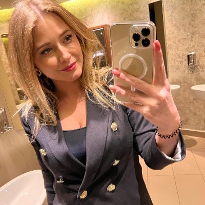 qmftb17454125's profile picture. She's a star in her own right. 🌟