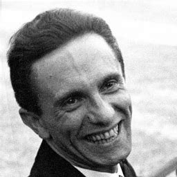 Staatsmann, Politiker, Doktor der Literatur, Minister für Propaganda und Volksaufklärung. Meine Ehre Heißt Teuer.
