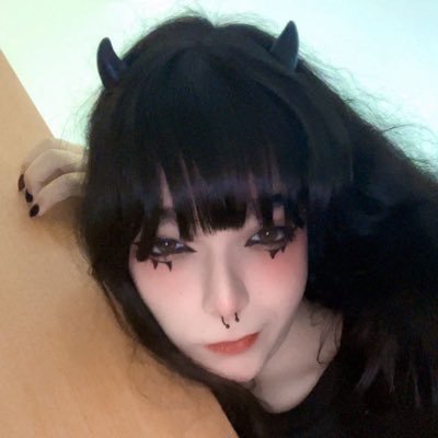 menina polvo 🐙 faço vídeos, streamer na twitch e falo sobre coisas que gosto ♡ 💌 contatoemitriz@gmail.com