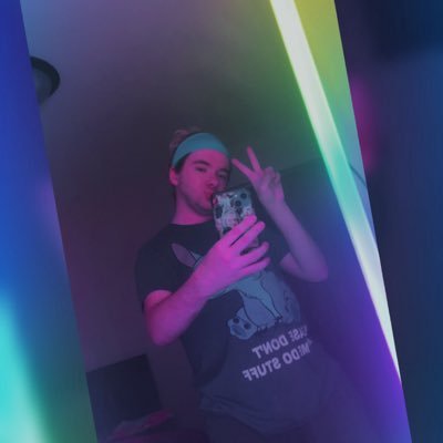 27. Gay. big swiftie. also Stan Ariana, Mariah, and Billie. Film and halloween lover among other things.. Hmu :)