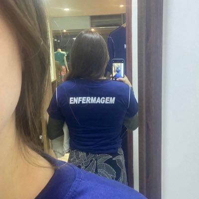 A competição está na parte de baixo. No topo, as pessoas estão se ajudando.