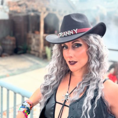 Travel is for everyone 🗺️ Special Needs Fam 🧩🧡🧑🦽➡️ Horror 🖤 My business is making memories 4 U ✨