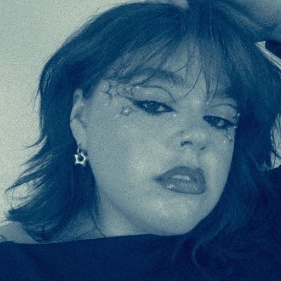 #blacklivesmatter 27//Makeup artist//Loving @halsey is my one personality trait
