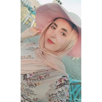 لا شئ يُشبِهُني أنا أُشبِهُ اليَقينْ ..
أنا اليَسارُ إنْ كانَ كلٌ العالَم يَمين
3.3.1420 ه