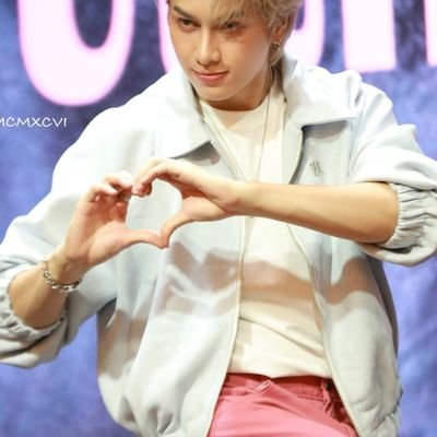 SMH12J's profile picture. 🐦‍🔥🐶🩷