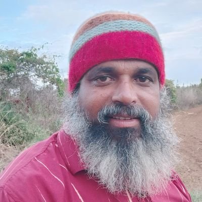 ಪರಮಗುರು ಶಿವ ಗೋರಕ್ಷನಾಥರಿಂದ
ಗುರುವರ ಬ್ರಹ್ಮರ್ಷಿ ವಿಶ್ವಾಮಿತ್ರರಿಂದ
ಗುರು ಜ್ವಾಲಾನಾಥರಿಂದ
ಜನ್ಮಾಂತರಗಳ ಸುಳಿಯಿಂದ ಮುಕ್ತಿ ಪಡೆದ
ಶಿವಾರಾಧಕ.. ಕೃಷಿಕ..
Farmer, Soul Healer