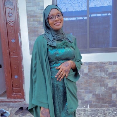 family first 👨👩👧👦 proudly Muslimat📿1st January 🎉🎊Red is bea❣️RIJF Dad😭 a journalist 👩💻
