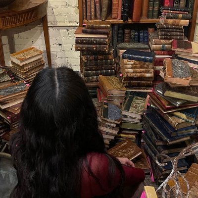 #booktwt 🍁📖 the burning god 🎃📚 18/20 🍂✨ physical library 530+ books strong ✨🎻 nature loving city girl 🌇🦇 sickly victorian princess in a tower🥧