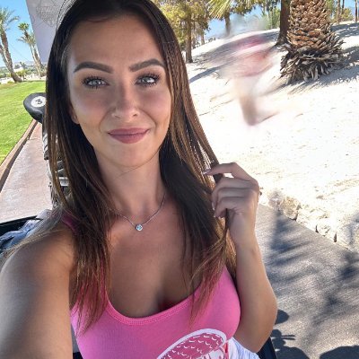 I’m not a liberal. Life is beautiful.🤍 If you see me, say hi 👋 I'm following you. ❤️🤍