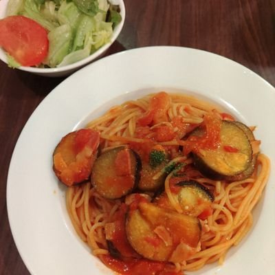 intern_K1's profile picture. 美味しいものを食べて過ごしたい。アイコンは最近食べた美味しいもの。
人形劇団クラルテで、2018年から事務担当。縁の下で支えるお仕事中です。このアカウントでの発言やリツイートは個人的なものです。