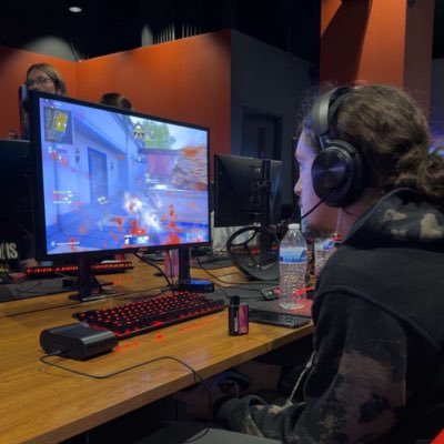 zSnuq's profile picture. 