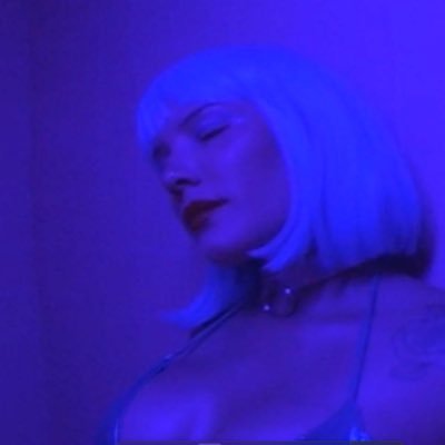 ˚✧₊⁎keep my friends close but these pretty girls closer @halsey @mynameisfrex ˚✧₊⁎ 24