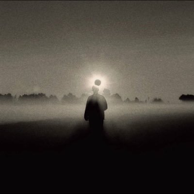 تصوبّني سهوم الموت مره وألف تخطيني