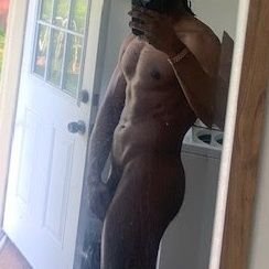 DMV Top here to create content solo and with thick bottoms, get at me.. no hoe shit