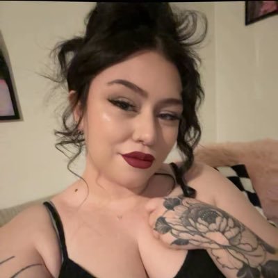 • Humour & rire légendaire tous les soirs en direct sur @Twitch / Comédienne passionée
contact : Trixycorporate@gmail.com