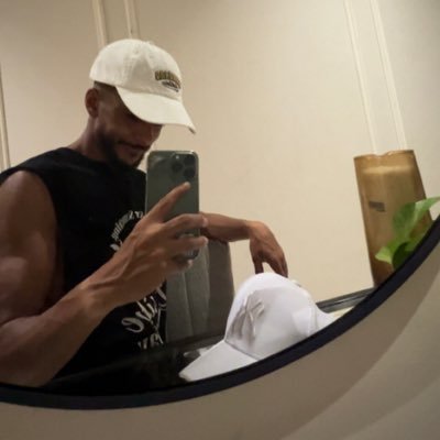 notMoaydd's profile picture. depending in what u know