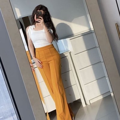 sabrina_semino's profile picture. Messy bun, full heart, can’t lose 💕