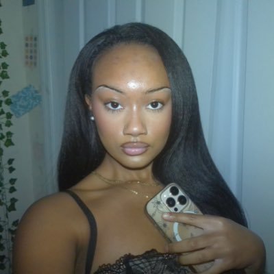 victoriacadence's profile picture. literally a star