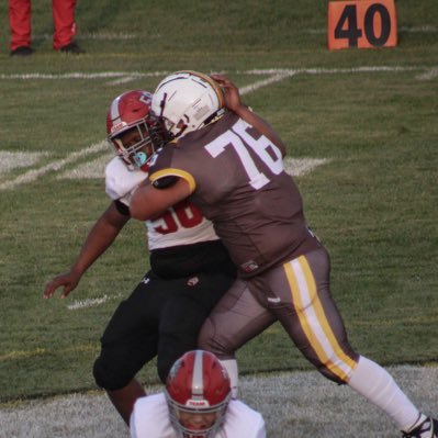 TraceWade76's profile picture. Kr Highschol- OH📍- 6’2 Offensive guard- Bench:230- Squat:375-DL-495-Junior