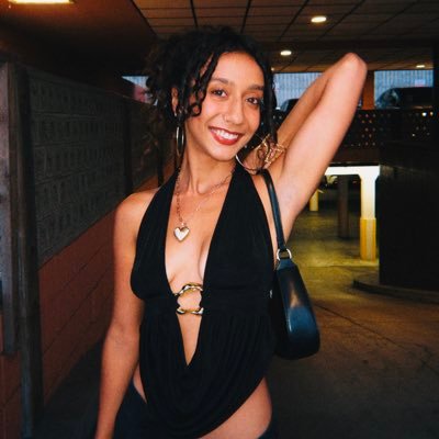 saharasajjadii's profile picture. forever in the pursuit of knowledge