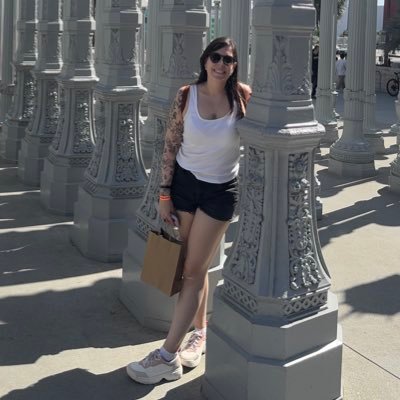 Lauriniss's profile picture. me gusta el rosado 🩷pero me visto de negro 🖤