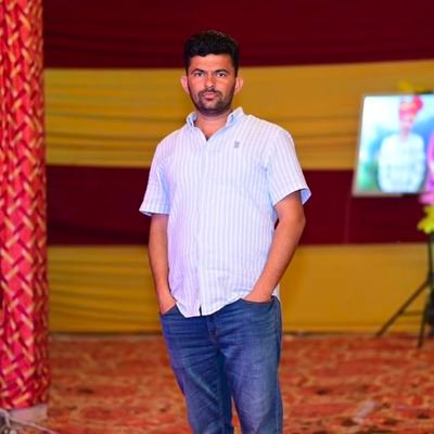 सब सुख लहै तुम्हारी सरना,
तुम रक्षक काहू को डरना॥