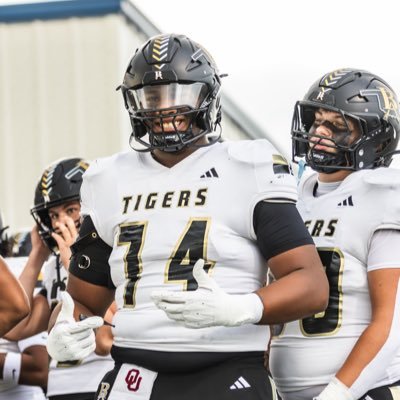 Class of 2029 BW 300 height 6’4 LT/LG. email (devinsmith2117@gmail.com). (smithdavey50@gmail.com) broken arrow high school( 5 D1 offers ) GPA 3.9
