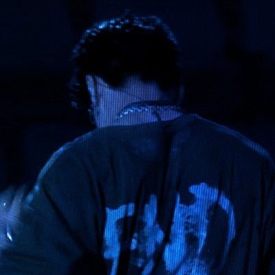 mística, piadosa, divina pero reducida a vampira por sagrada profana.
許されない愛乞うて残るのは