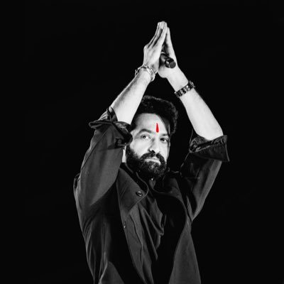 iamvamsi95's profile picture. Nannu yeppudu ventadey emotion NTR and MSD❤️