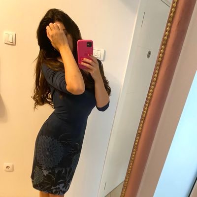 artist, romantic soul, and dreamer. I create magic ✨ Be classy and a simple lady.