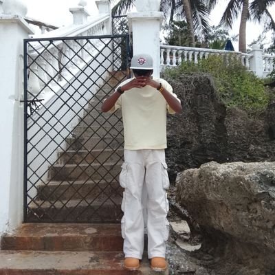 tycoondream's profile picture. conspiracy theories screaming illuminati they can't believe this much skill is the human body