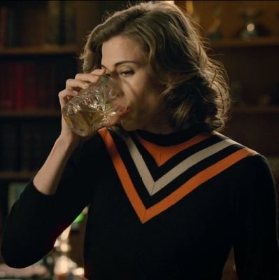 bebidademdlr's profile picture. member of 'caffeine abuse club' during the day - lover of other drinks at night 🥃