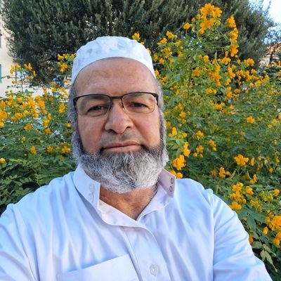 القلوب تحن إلى خالقها وفاطرها
القلوب محبوبها ومعبودها الأعلى و الاعضم هو الله
سبحانه
ذالك ان الله سبحانه فطر القلوب على توحده لاشيء احب إلى القلوب من الله