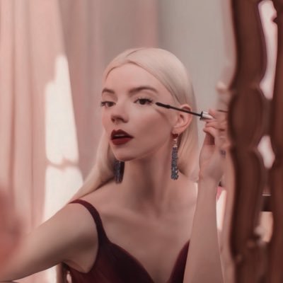 ˳͔ š¶ą¾ą½² āā ā ā Reverie : āSilent Aubadeā ā š źŖ Her own iris beneath summer tide emits a luminosity then a hush lingers soft as vellum dreams wholeheartedly.