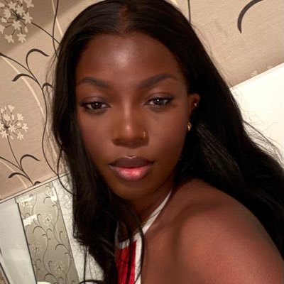 kazzieebee's profile picture. 