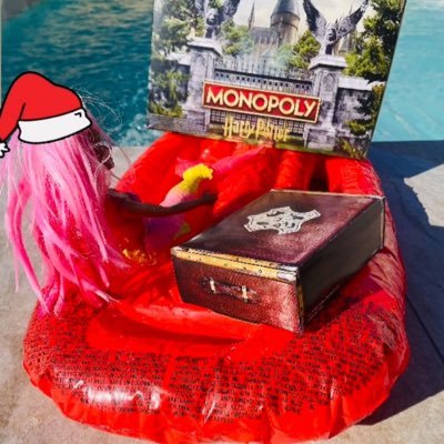 Arte. Literatura. Tenis. Italia y Grecia. Perros. Repostería. Humor. Viajes. Esta chica ama la Navidad.