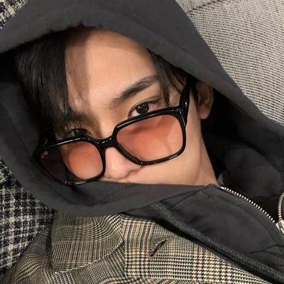 i love seventeen & gilmore girls & psychology & books & coffee & cold weather & sad musics & watching tiktok