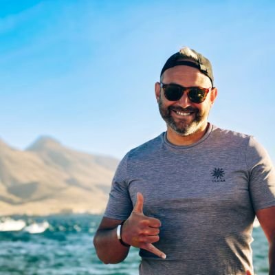Presentador y productor en Vibes Film International. Antes fue Atlantis, ahora Jorge Bonsor. Amante de la historia.