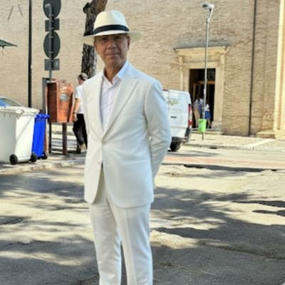SONO UN BUONISTA DEL CAZZO E ZECCA ROSSA PERCIO' NON VI AVVICINATE TROPPO ALTRIMENTI PUNGO