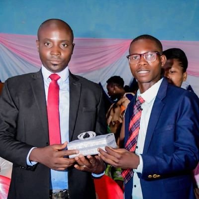 Diplômé d'un Diplôme de Génie civil obtenu à L'UNIVERSITÉ DU BURUNDI.
Le Directeur Général d'une Entreprise de Construction.
