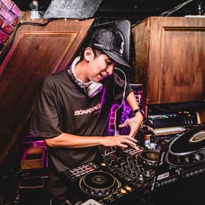 LOUDER!!っていうDJ×ライブのイベントをオーガナイズしてるDJです 大阪の戮力事変というイベントのレギュラーになりました ラウド,メタルコア,ハードコア,メロコア,アニソン何でもやります!DJは都内、都外関わらずどこでも行きますので気軽にオファー(DM等)お待ちしております!