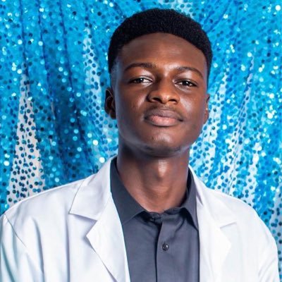 Gambian🇬🇲🇬🇲🇬🇲 ••Muslim🕊 ••Medical Student/ Artist🎨 •• HMU for commissions 🖤🥳