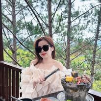 Em không phải nàng thơ
Em là bé thỏ lơ ngơ sáng chiều😝