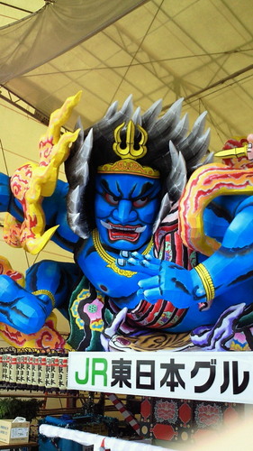 秋田県大仙市在住。