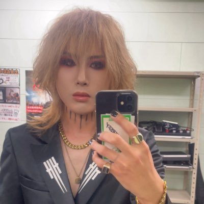 関西のバッタもん。the GazettEコピーバンド【THE HERESY】ボーカル🎤 本家にも楽しんでもらえるようなバンドにしたい。 BAND ACCOUNT▶︎ @theheresy0310